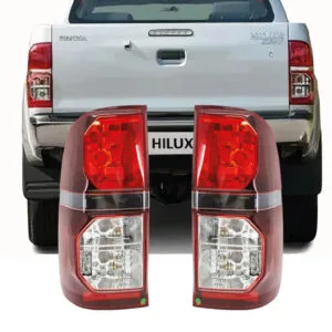 LANTERNA TRASEIRA HILUX 11/15 FUNDO ESCURO ORIGINAL FITAM